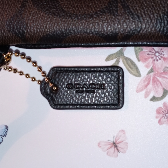Coach wristlet - Picture 3 of 4